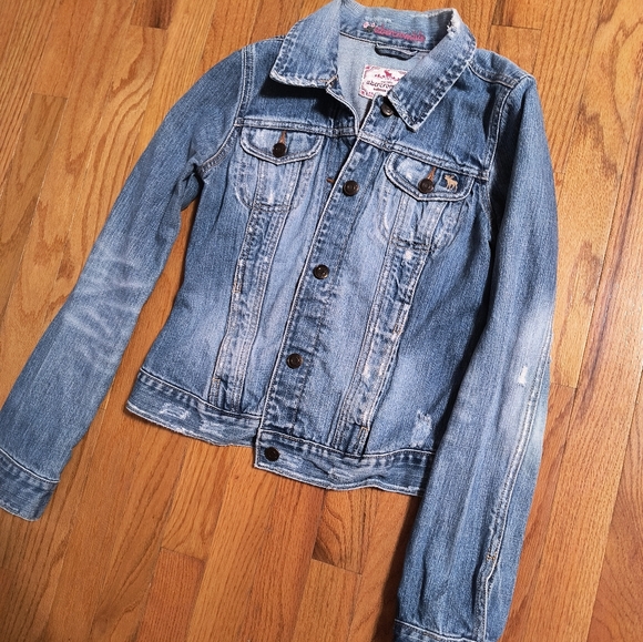 Abercrombie Vintage distressed blue jean denim jacket, size junior large - Picture 7 of 10